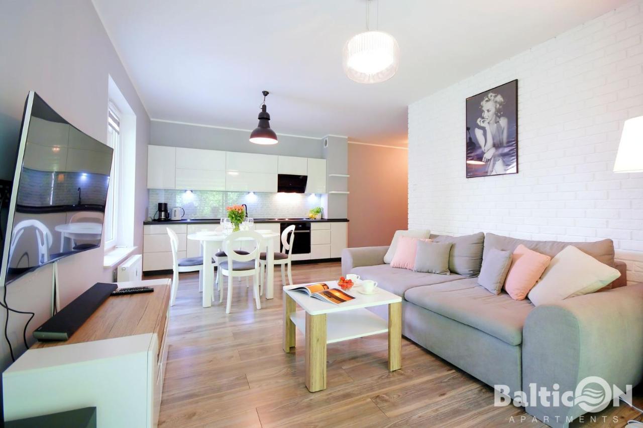 Apartamenty Balticon Polanki - Sauna, Fitness Inclusive - Basen Latem, Pool Im Sommer Kołobrzeg Rom bilde