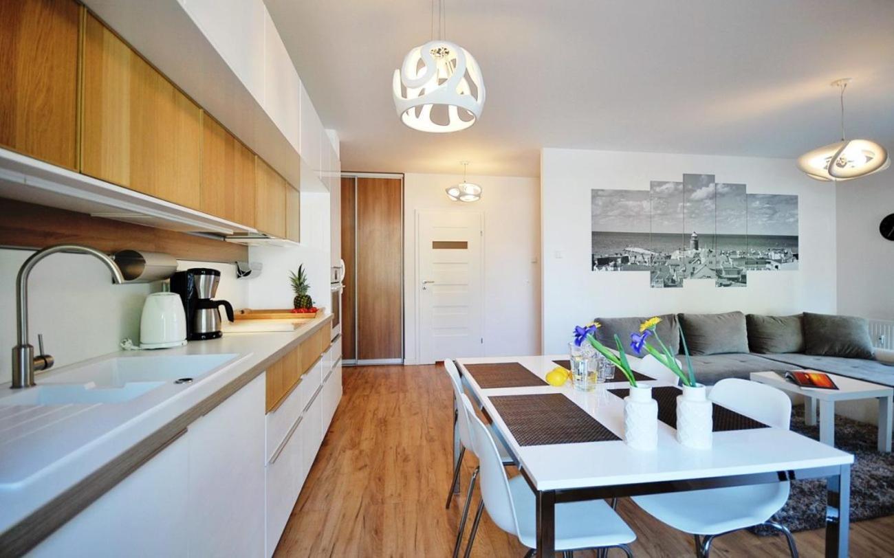 Apartamenty Balticon Polanki - Sauna, Fitness Inclusive - Basen Latem, Pool Im Sommer Kołobrzeg Rom bilde